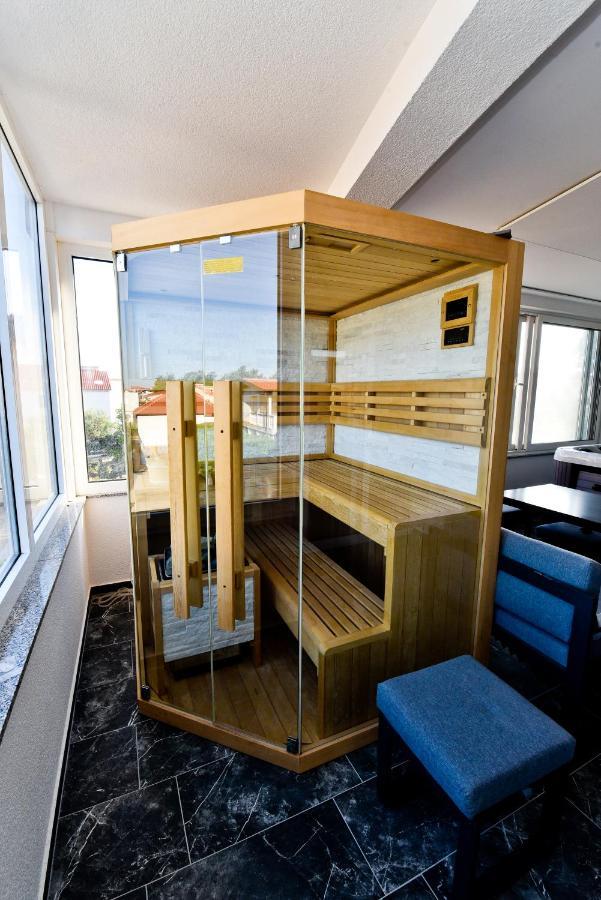 Sun Apartment *