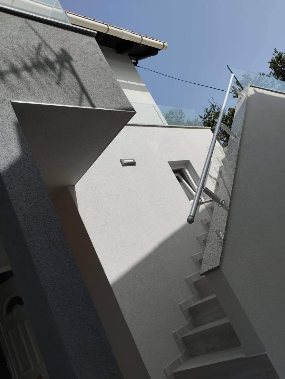 Sun Apartment *
