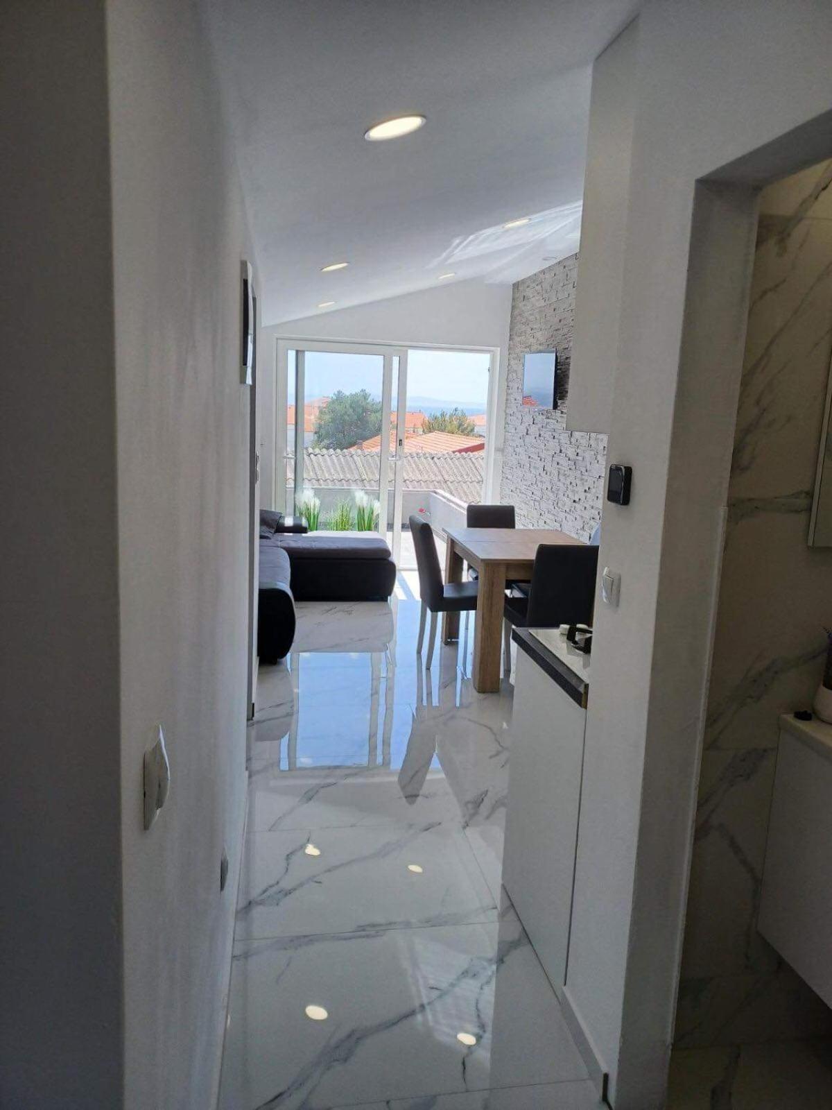 Sun Apartment Vir