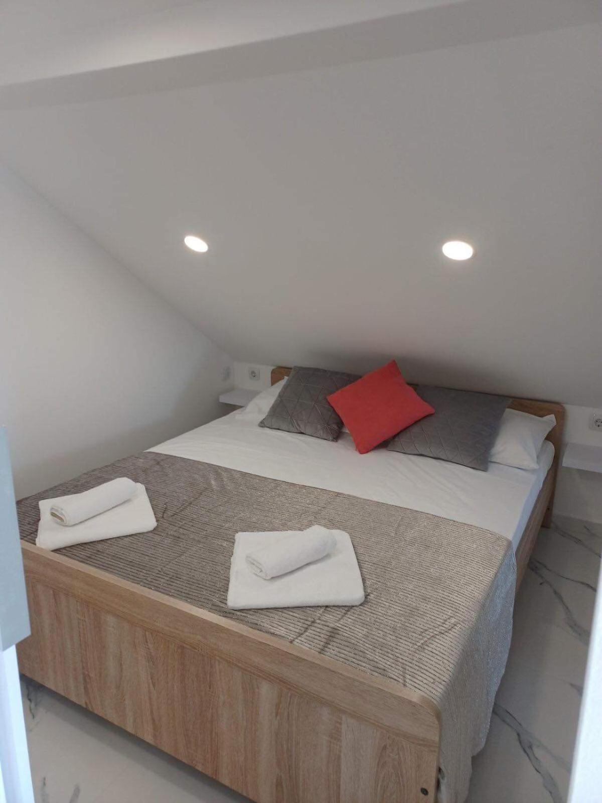 Sun Apartment Vir